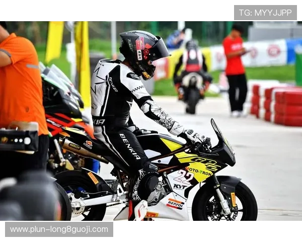 摩托车大奖赛新赛季精彩纷呈 八大车队全力备战争夺冠军